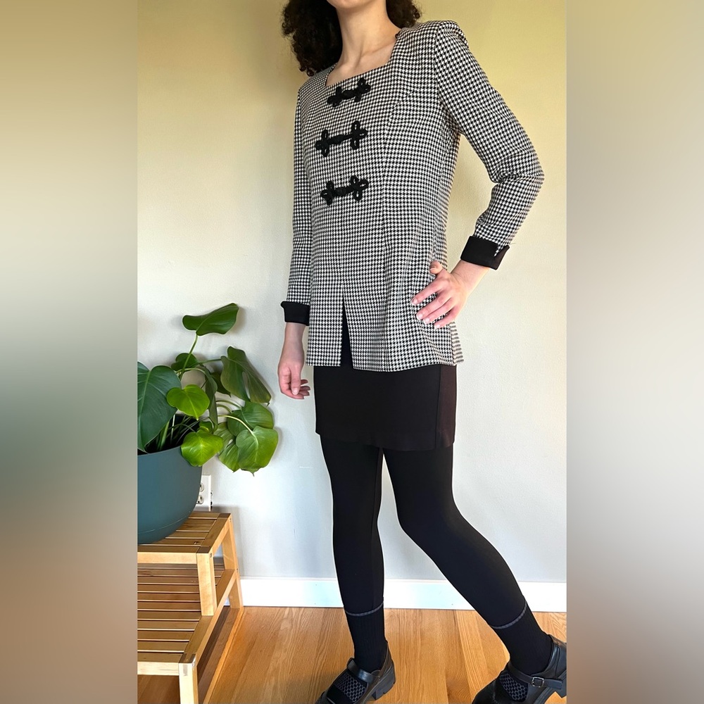 1980’s dress -iconic shoulder pads-size 4
